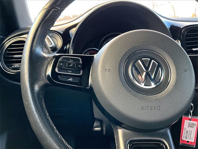 2019 Volkswagen Beetle 2.0T S - Photo 23