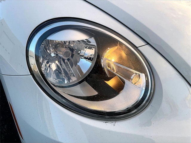 2019 Volkswagen Beetle 2.0T S - Photo 30