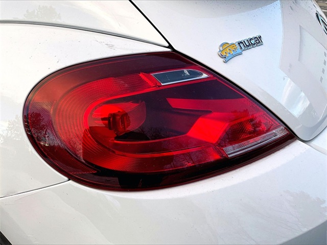 2019 Volkswagen Beetle 2.0T S - Photo 31