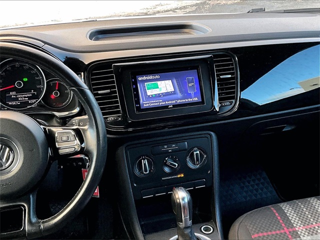 2019 Volkswagen Beetle 2.0T S - Photo 6