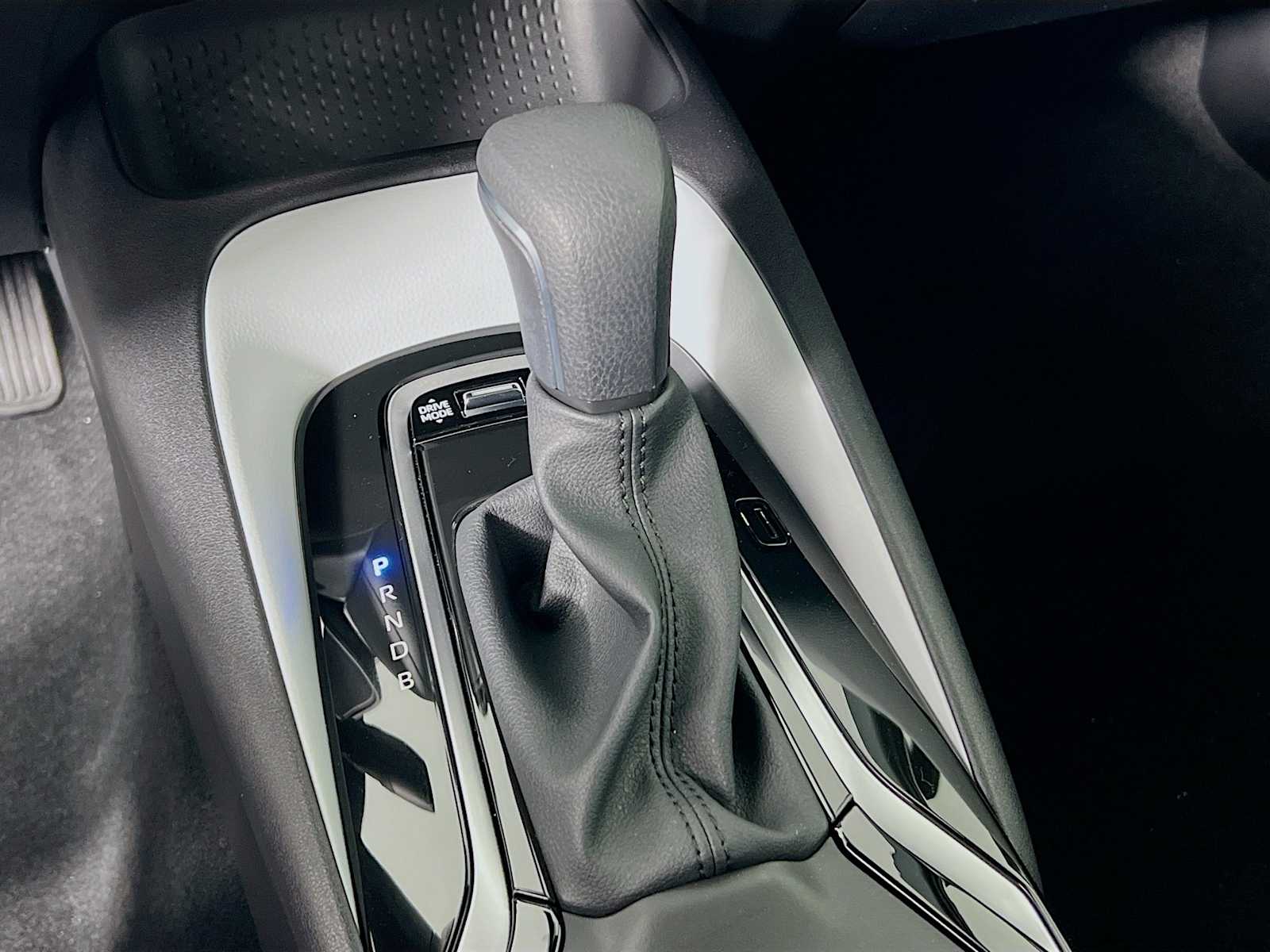 2025 Toyota Corolla SE - Photo 11