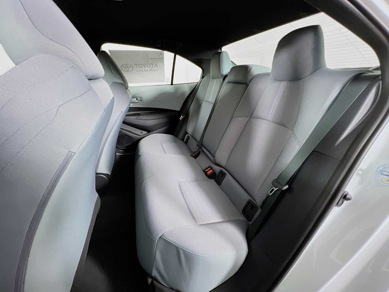 2025 Toyota Corolla SE - Photo 13