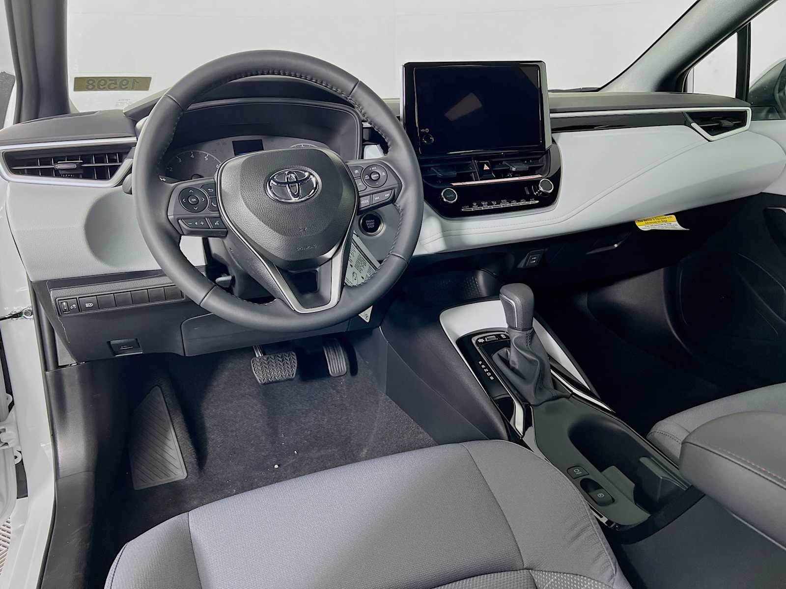 2025 Toyota Corolla SE - Photo 6