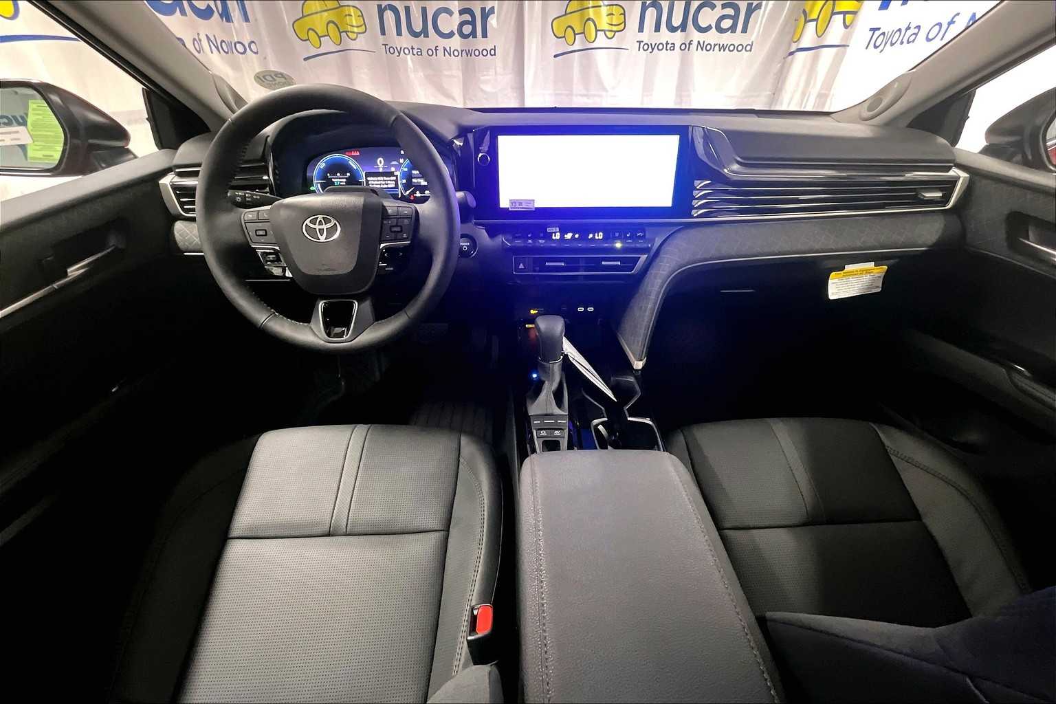 2025 Toyota Camry XLE - Photo 12