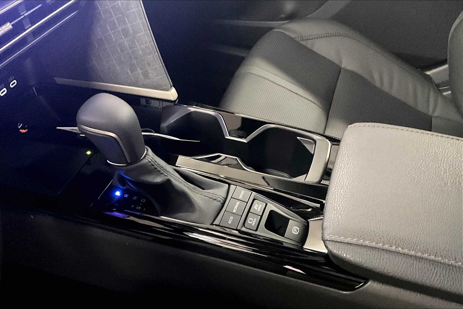 2025 Toyota Camry XLE - Photo 14