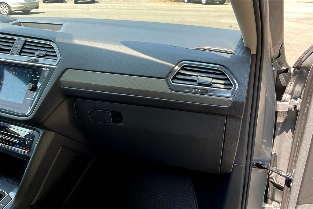 2022 Volkswagen Tiguan 2.0T SE - Photo 12