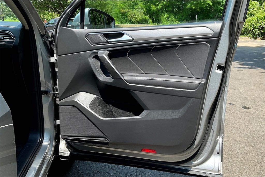 2022 Volkswagen Tiguan 2.0T SE - Photo 25