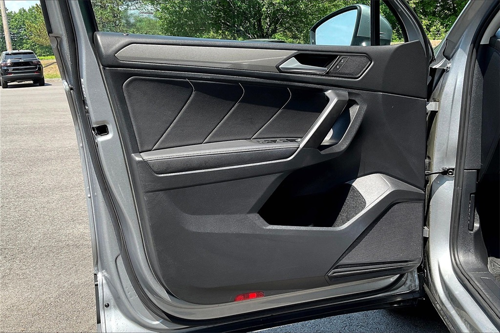 2022 Volkswagen Tiguan 2.0T SE - Photo 9