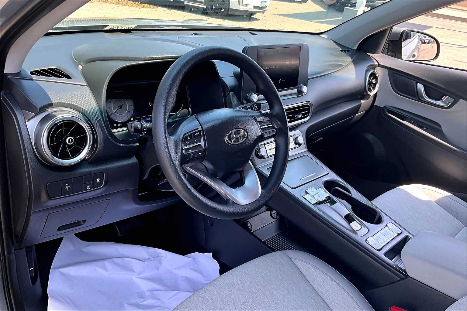 2023 Hyundai Kona Electric SE - Photo 8