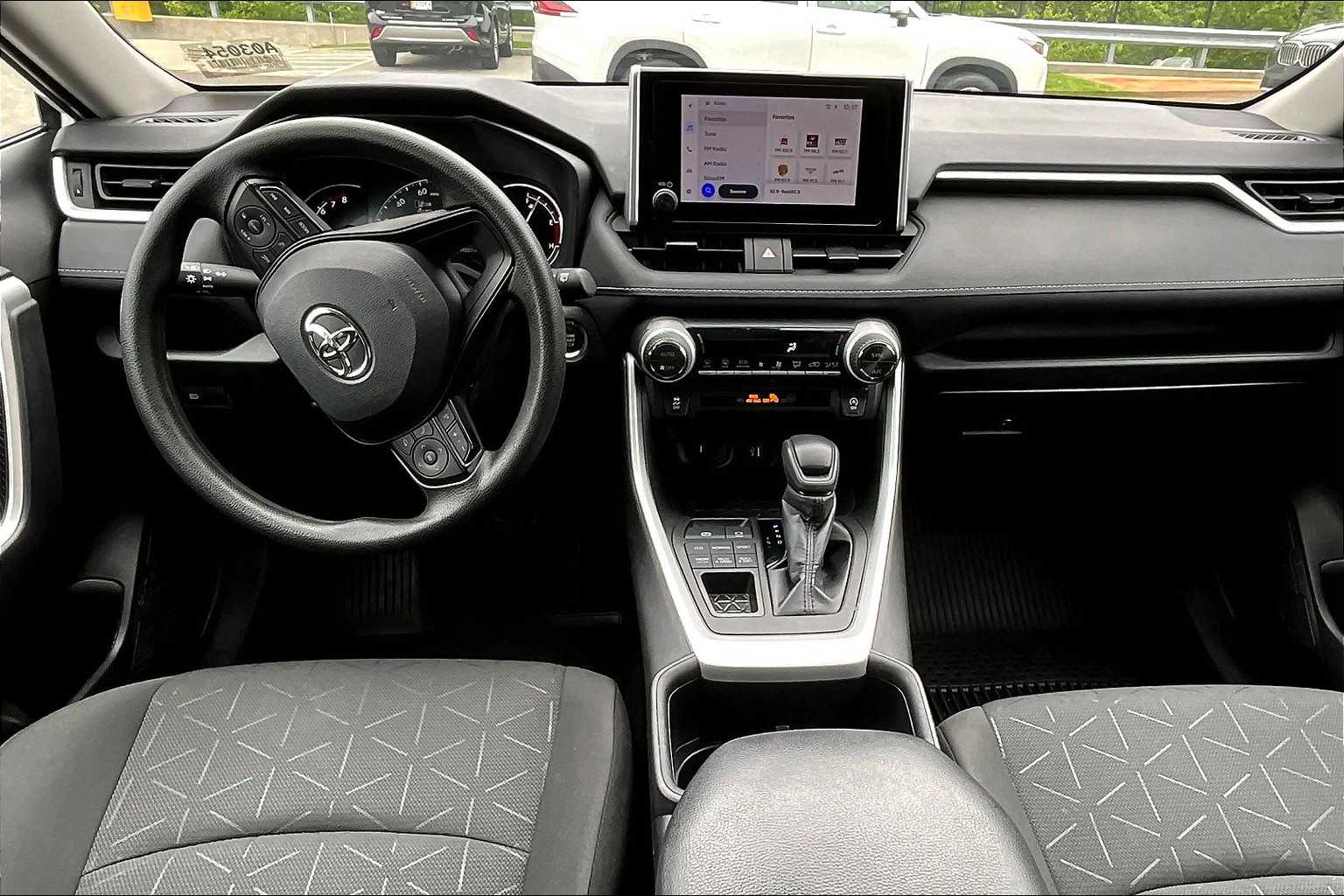 2024 Toyota RAV4 XLE - Photo 21
