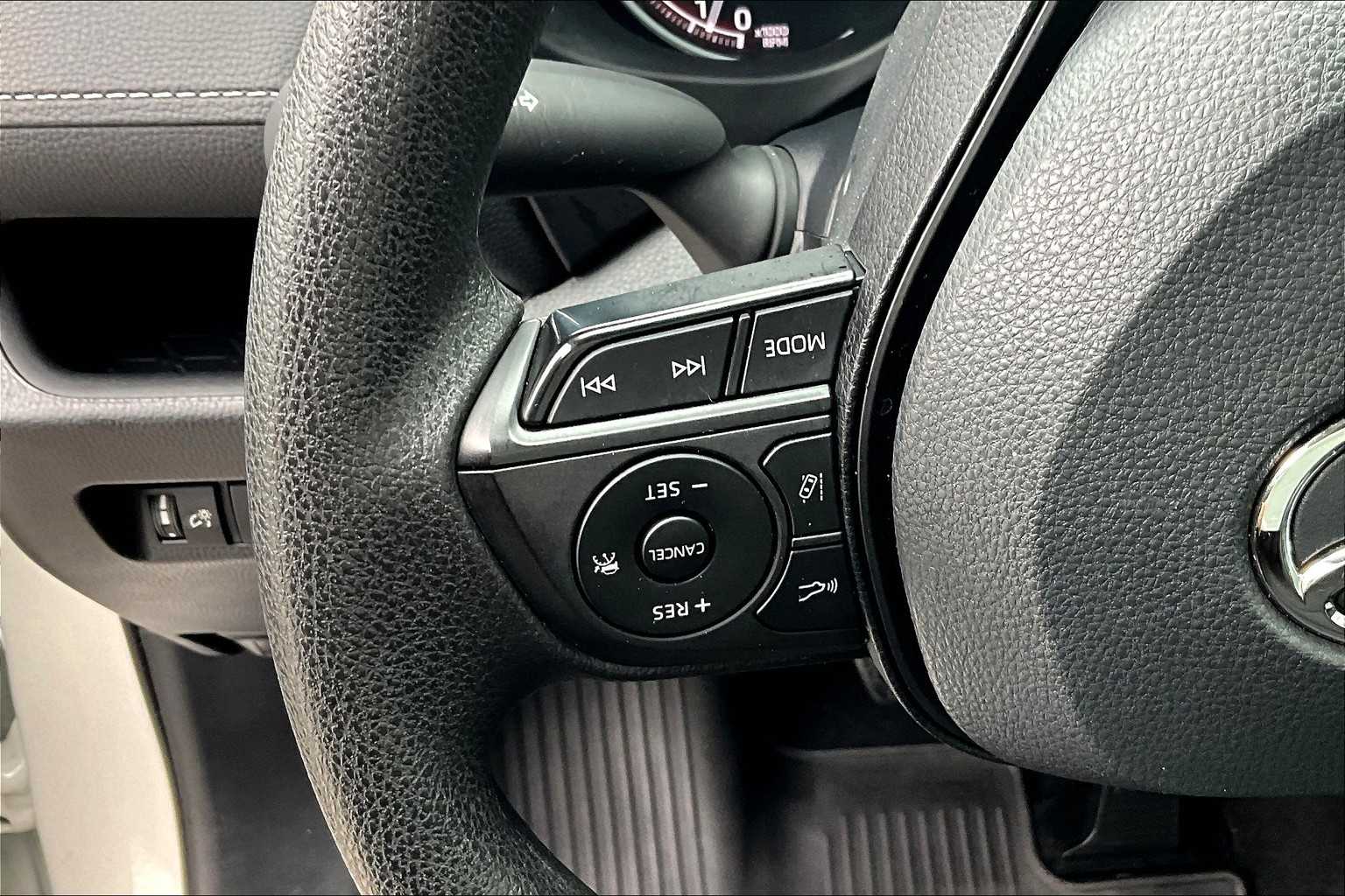 2024 Toyota RAV4 XLE - Photo 22
