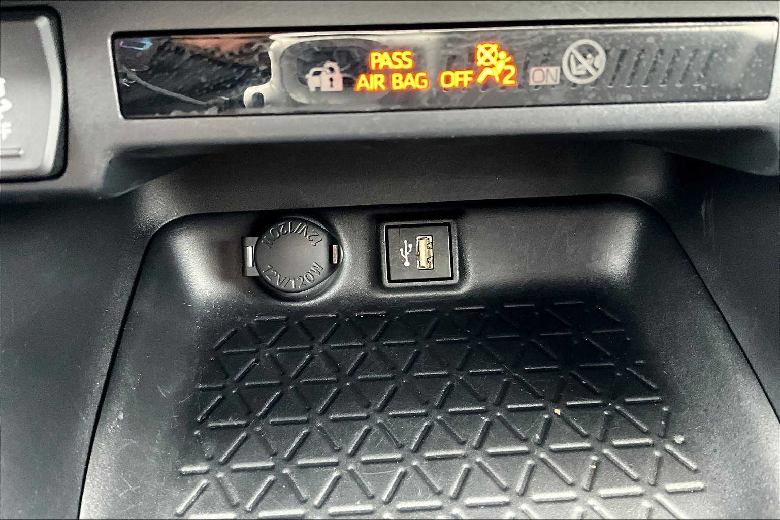 2024 Toyota RAV4 XLE - Photo 26