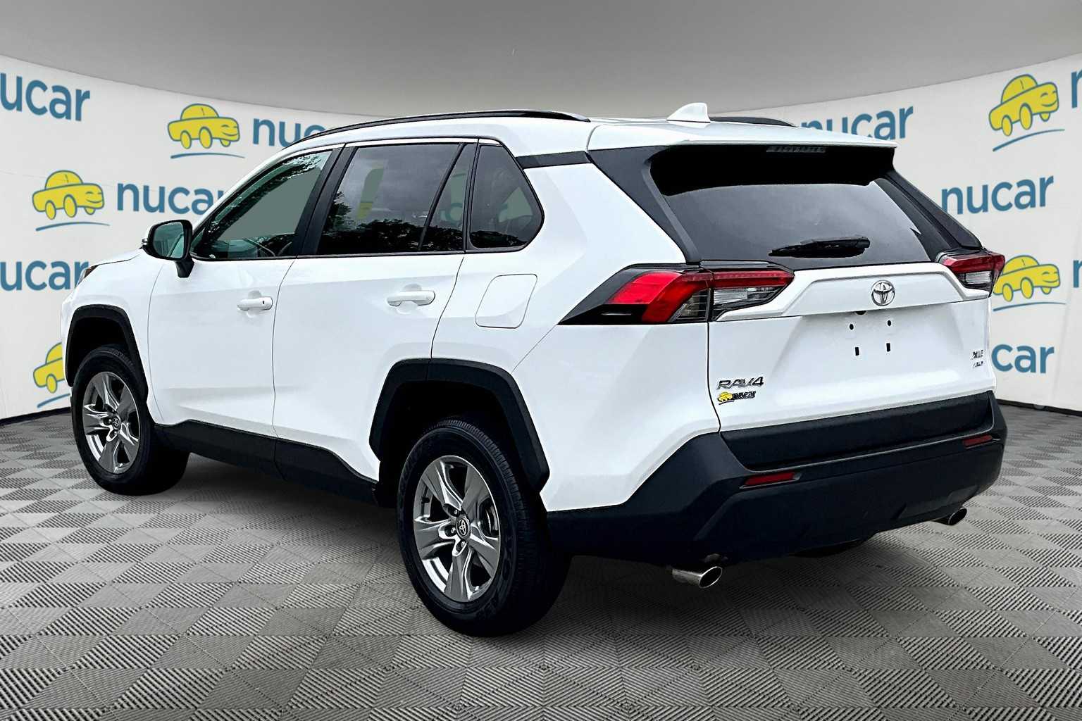 2024 Toyota RAV4 XLE - Photo 4