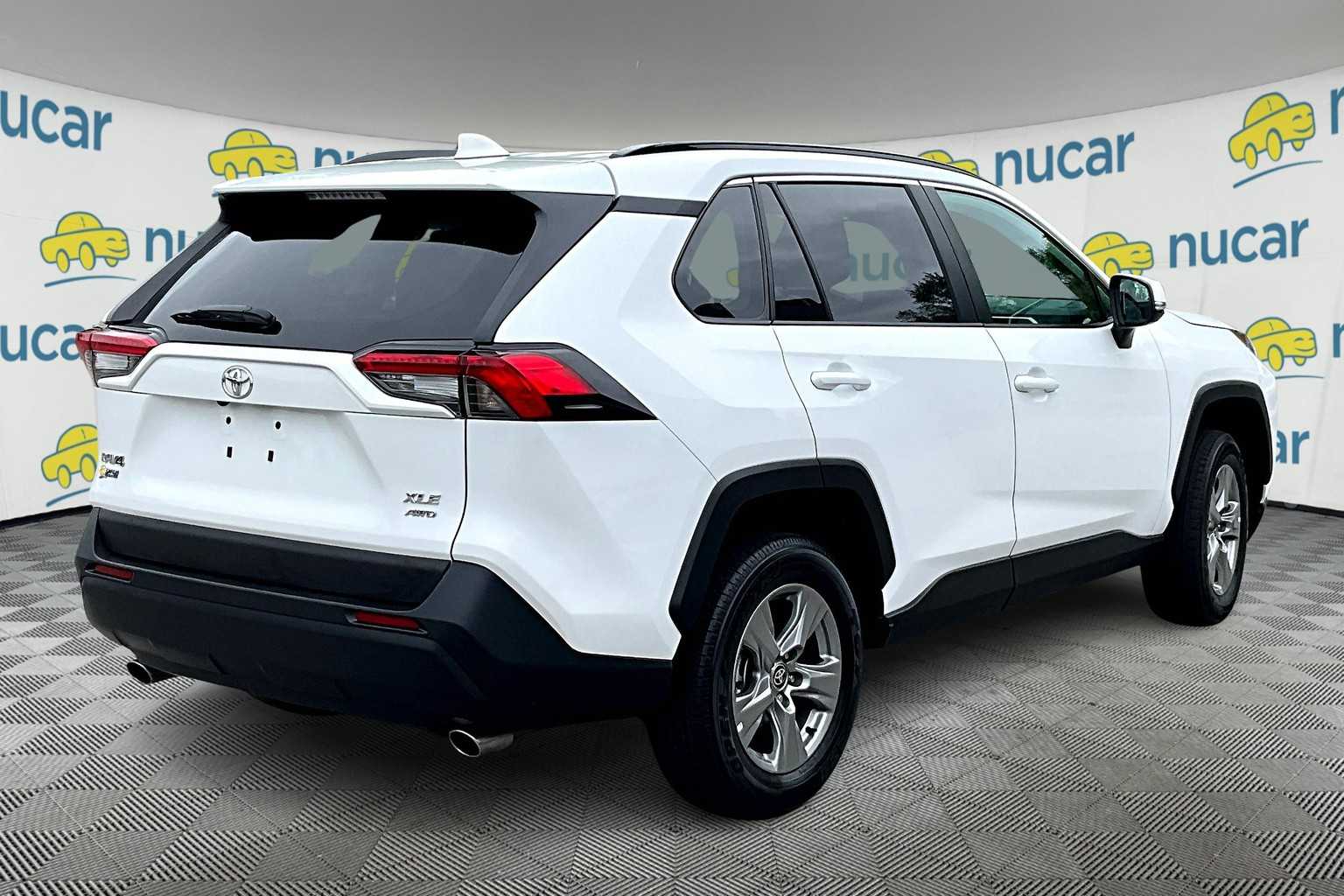 2024 Toyota RAV4 XLE - Photo 6