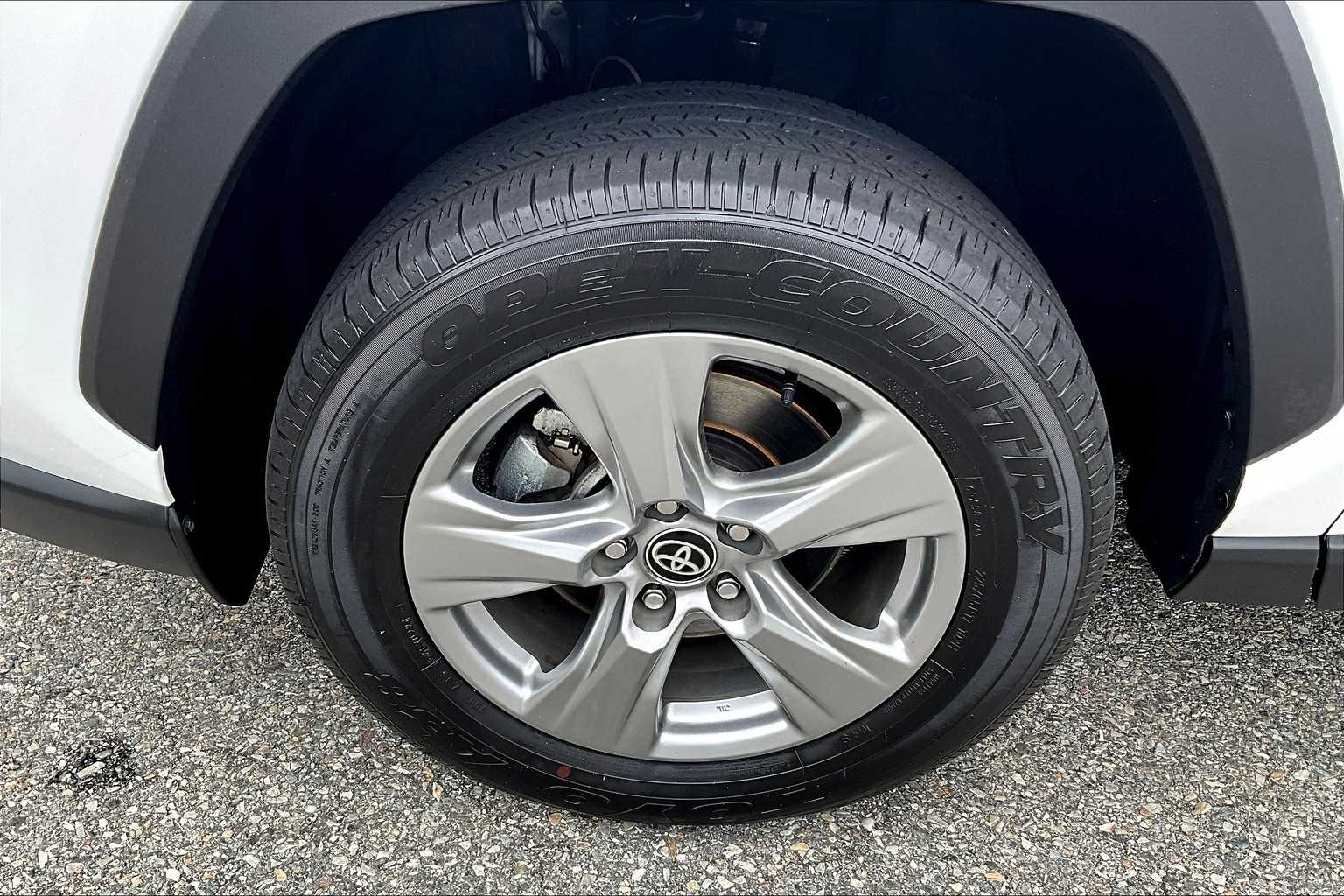 2024 Toyota RAV4 XLE - Photo 7