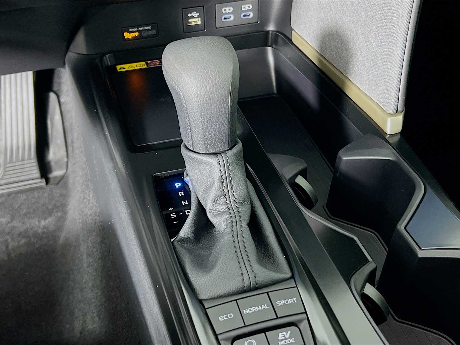 2026 Toyota Camry LE - Photo 11