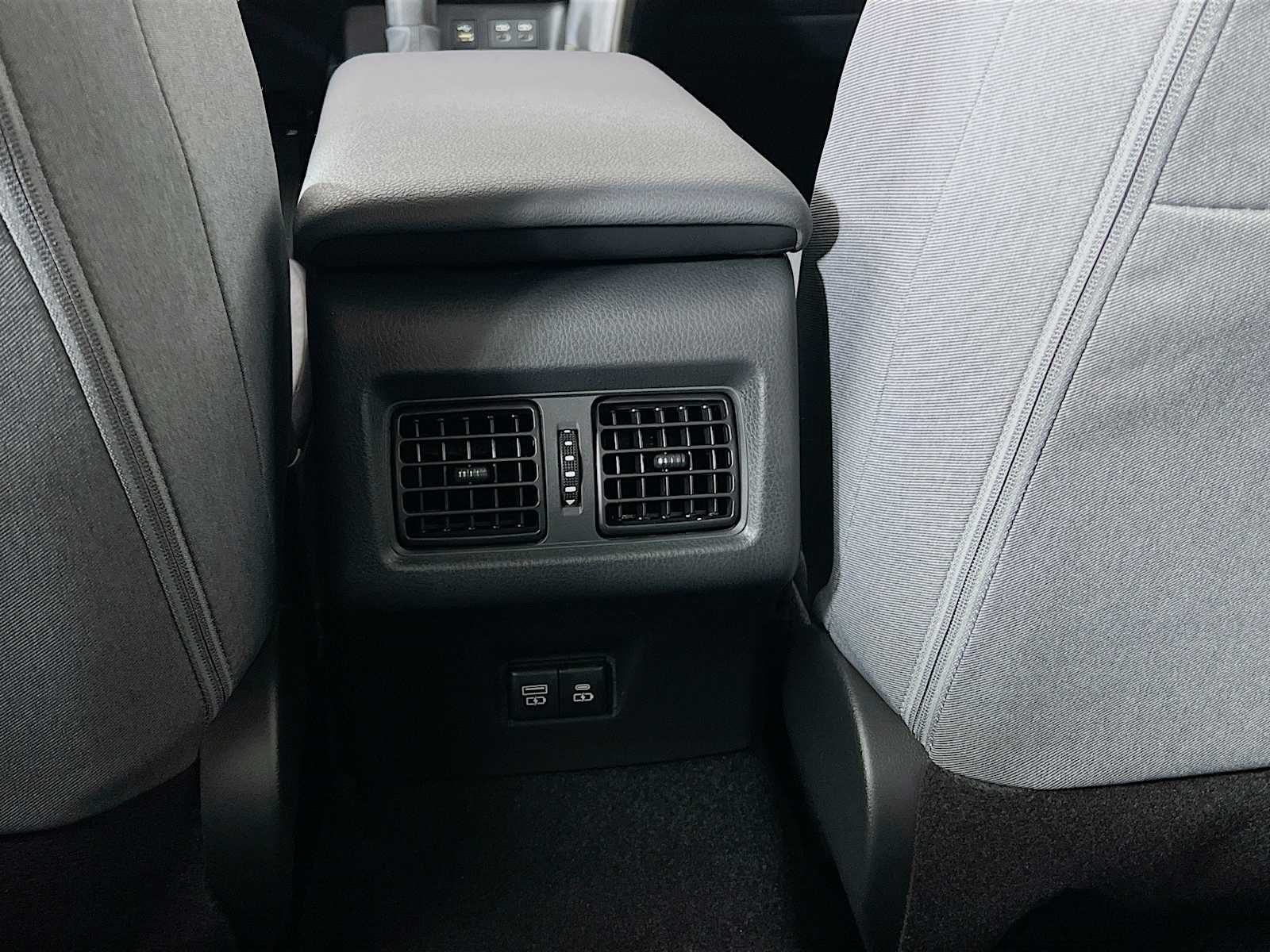 2026 Toyota Camry LE - Photo 14