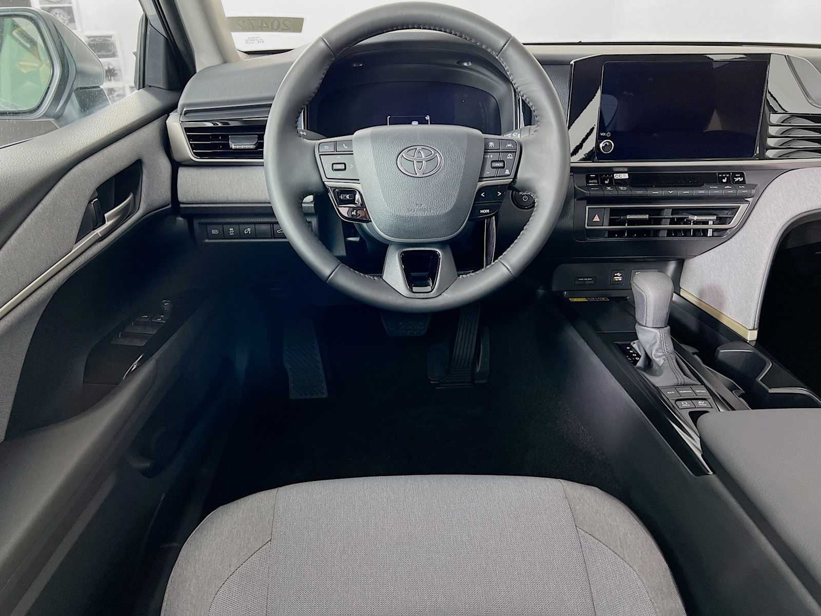 2026 Toyota Camry LE - Photo 15