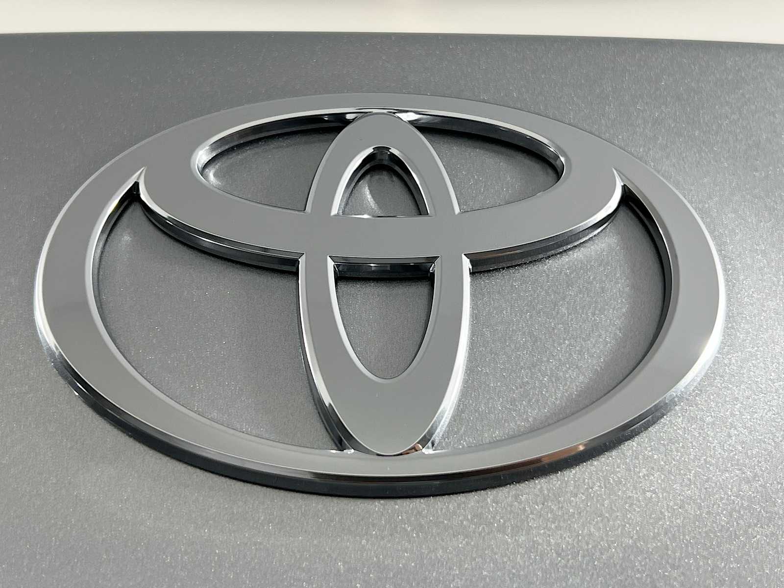 2026 Toyota Camry LE - Photo 18