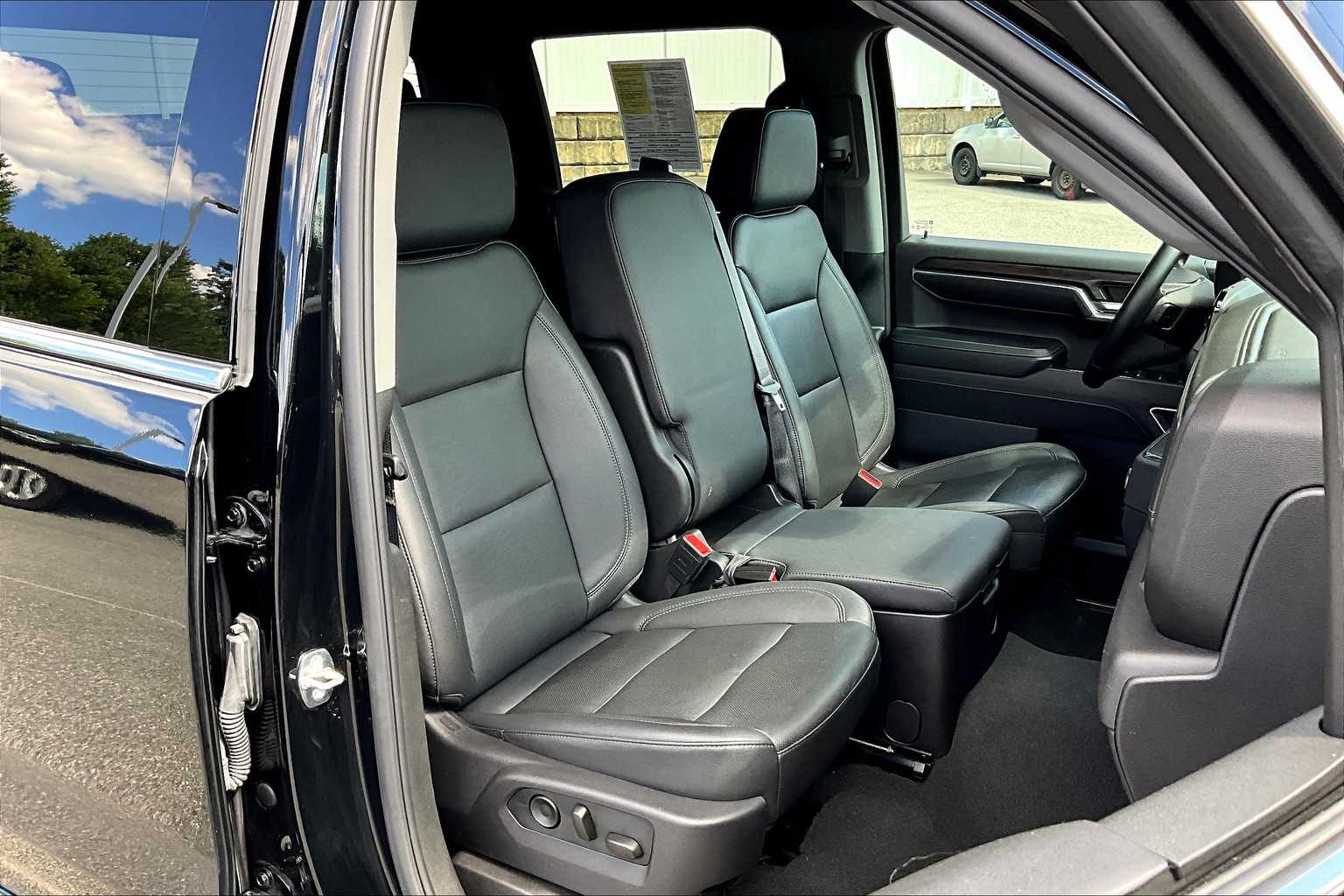2024 GMC Sierra 1500 SLT - Photo 11