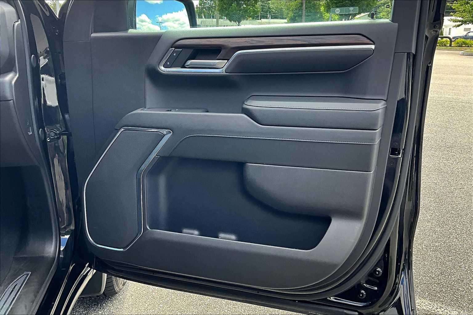 2024 GMC Sierra 1500 SLT - Photo 12