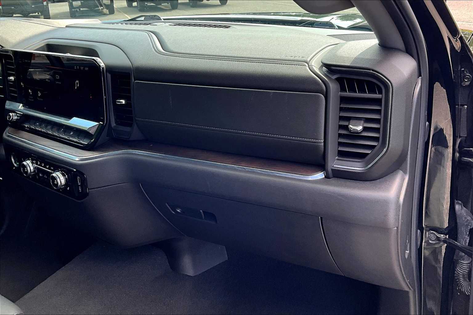 2024 GMC Sierra 1500 SLT - Photo 13