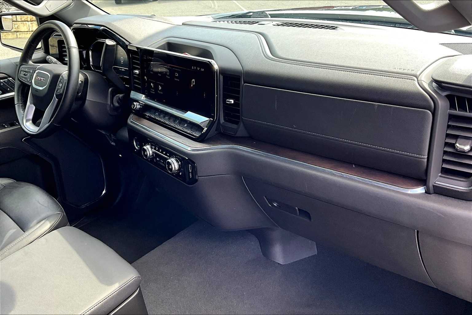 2024 GMC Sierra 1500 SLT - Photo 14