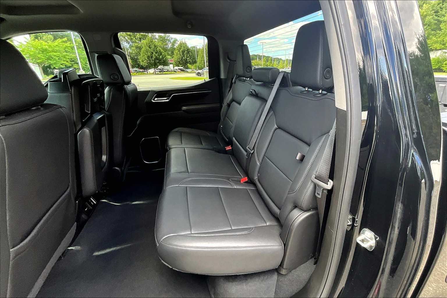 2024 GMC Sierra 1500 SLT - Photo 15