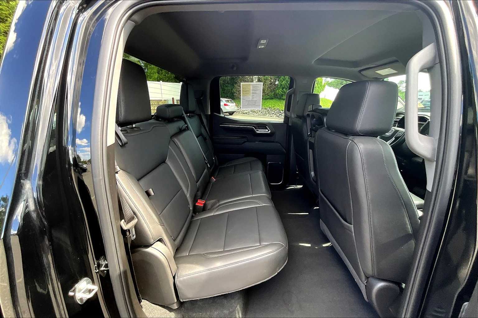 2024 GMC Sierra 1500 SLT - Photo 16
