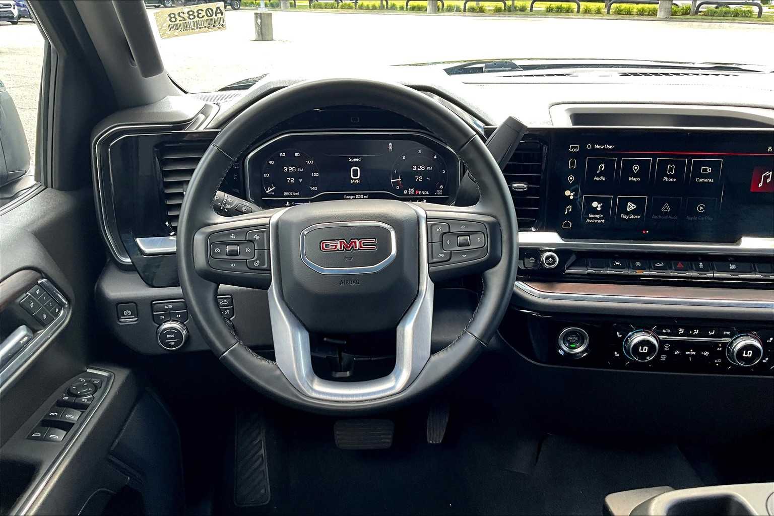 2024 GMC Sierra 1500 SLT - Photo 17