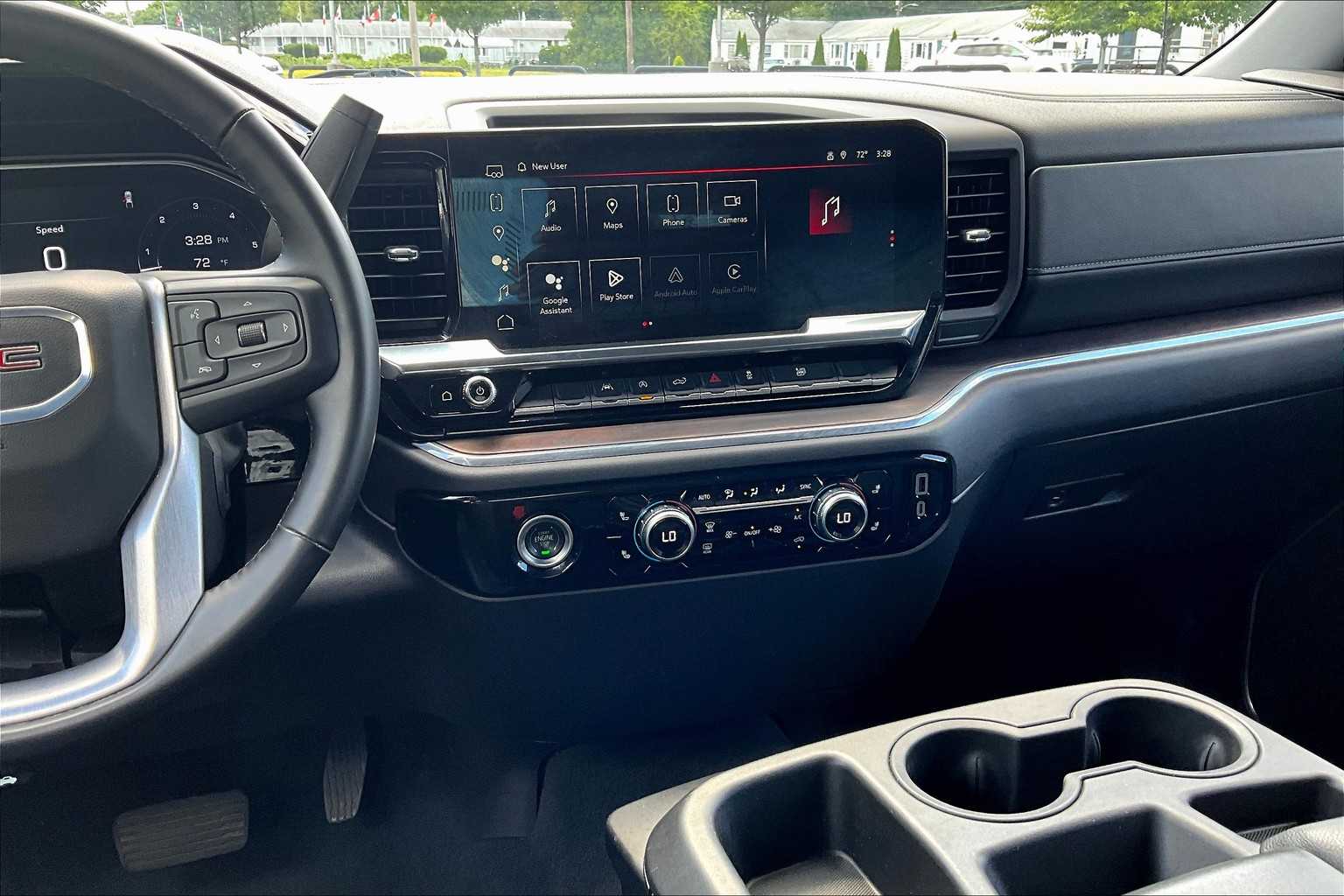 2024 GMC Sierra 1500 SLT - Photo 18
