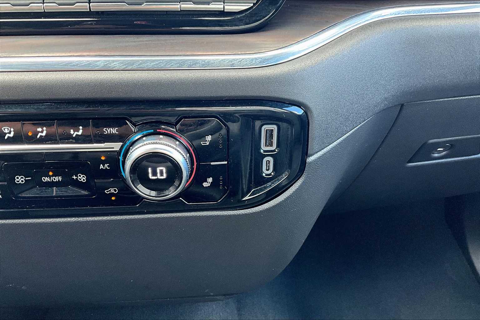 2024 GMC Sierra 1500 SLT - Photo 27