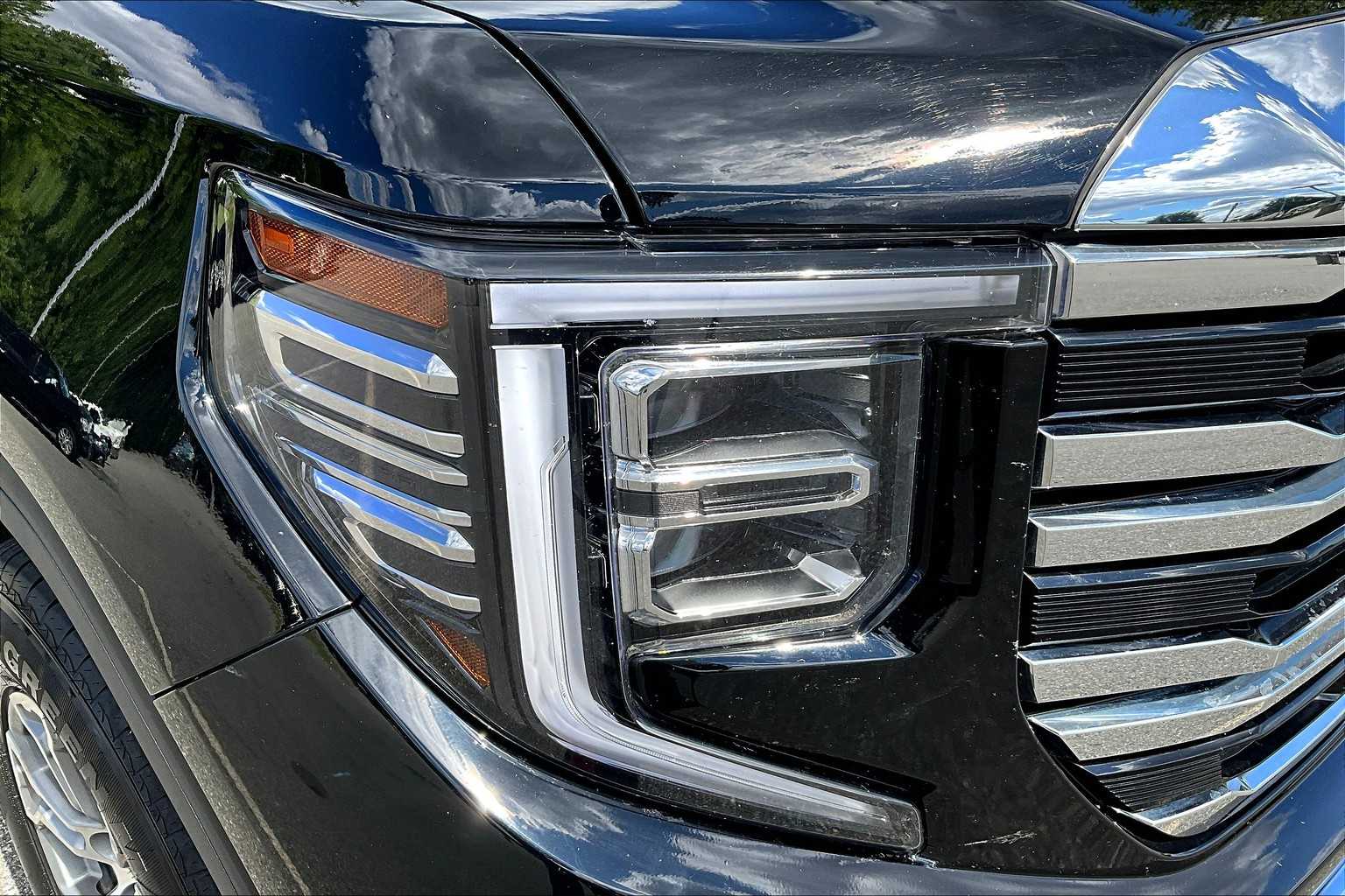 2024 GMC Sierra 1500 SLT - Photo 34