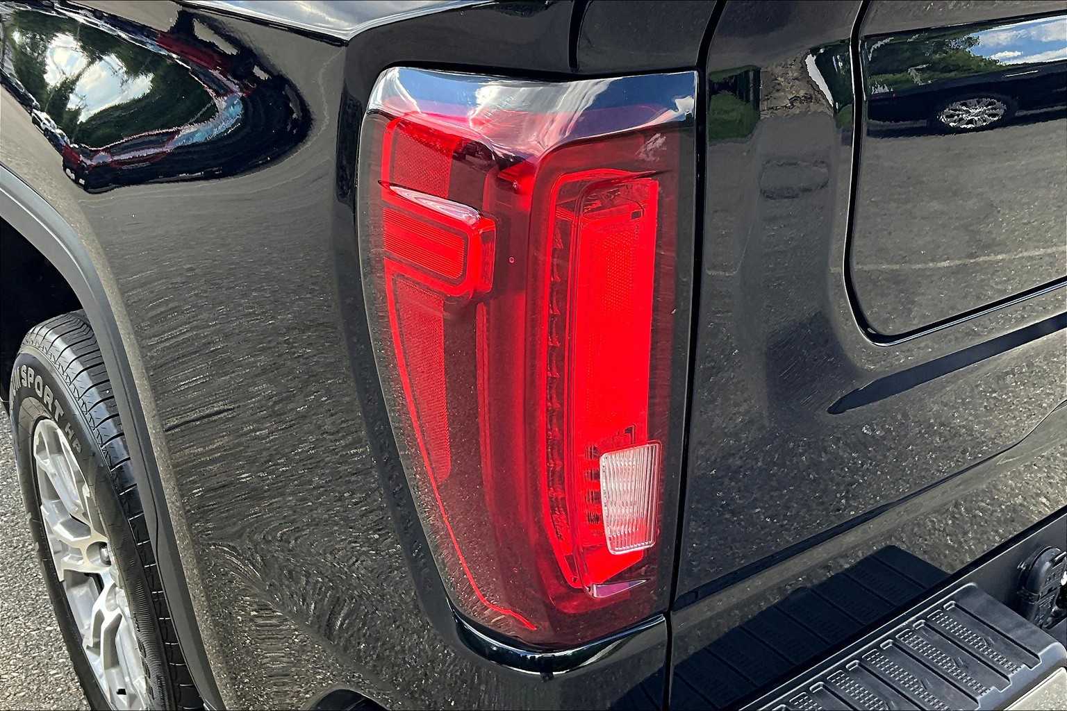 2024 GMC Sierra 1500 SLT - Photo 35
