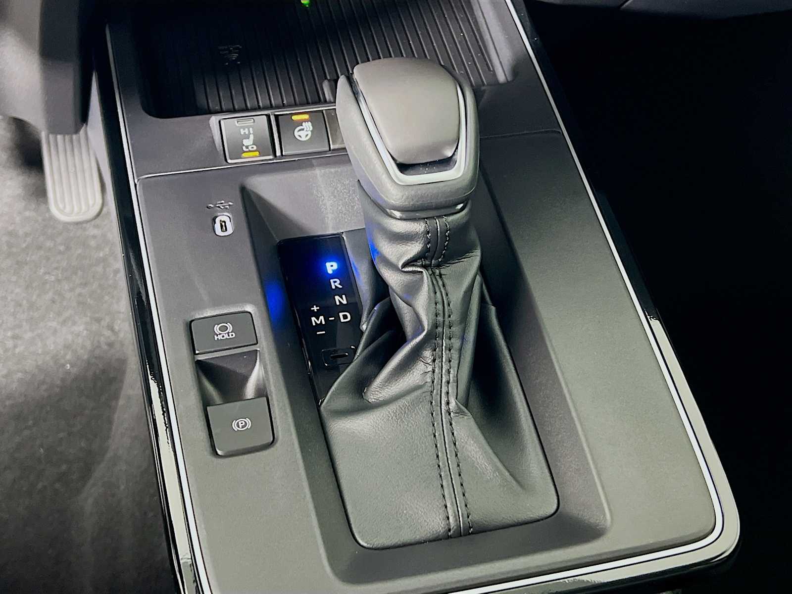 2026 Toyota Corolla Cross XLE - Photo 11