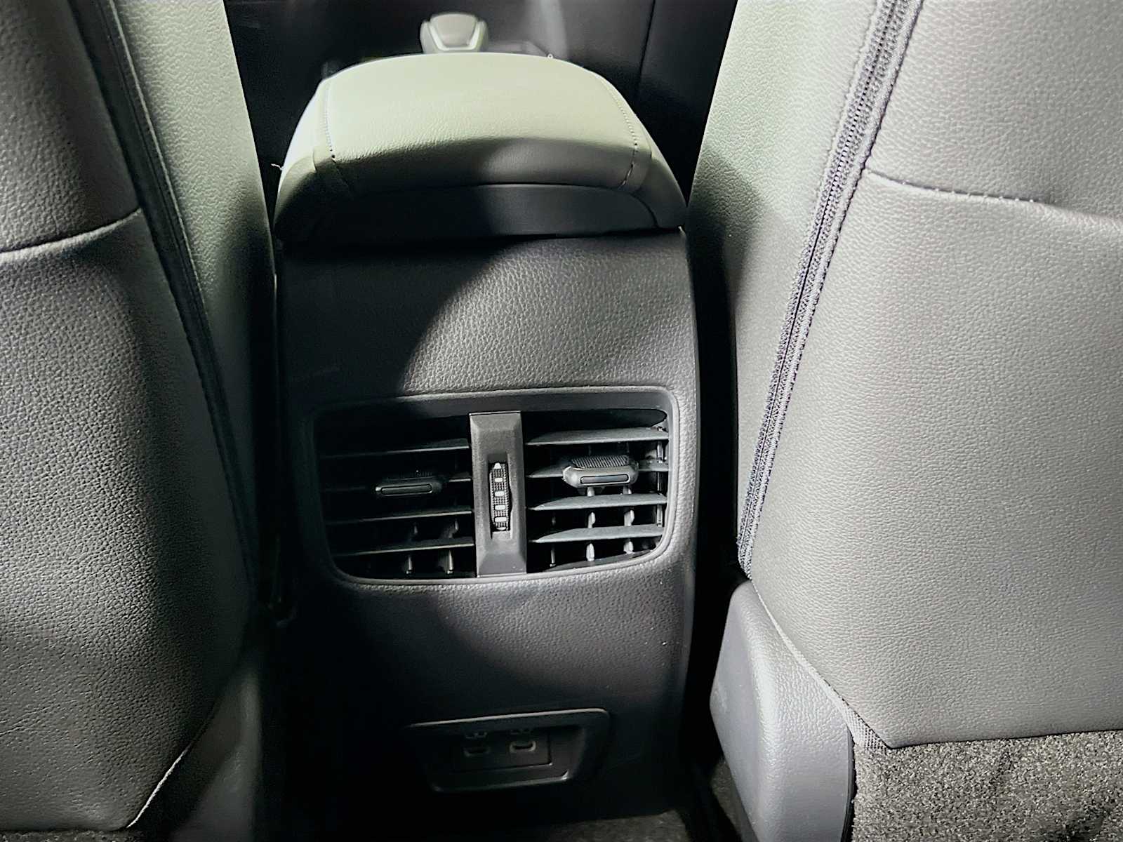 2026 Toyota Corolla Cross XLE - Photo 14