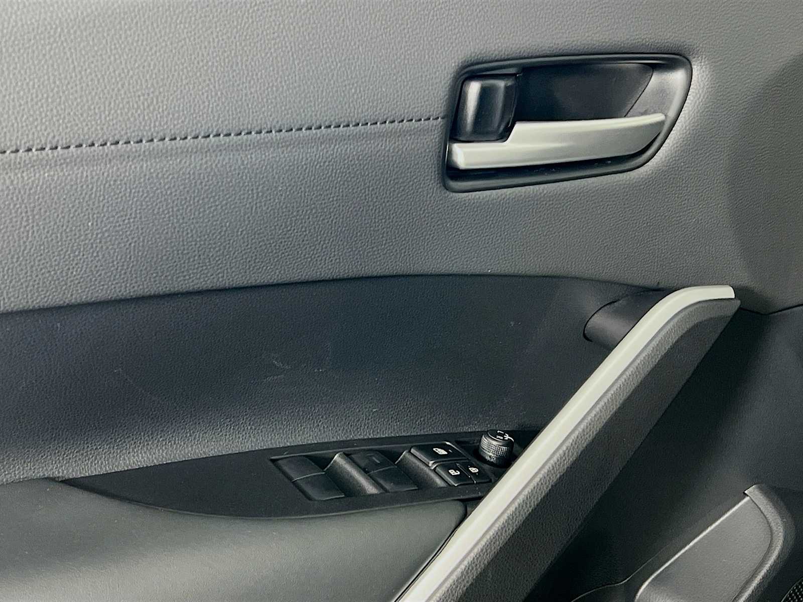 2026 Toyota Corolla Cross XLE - Photo 16