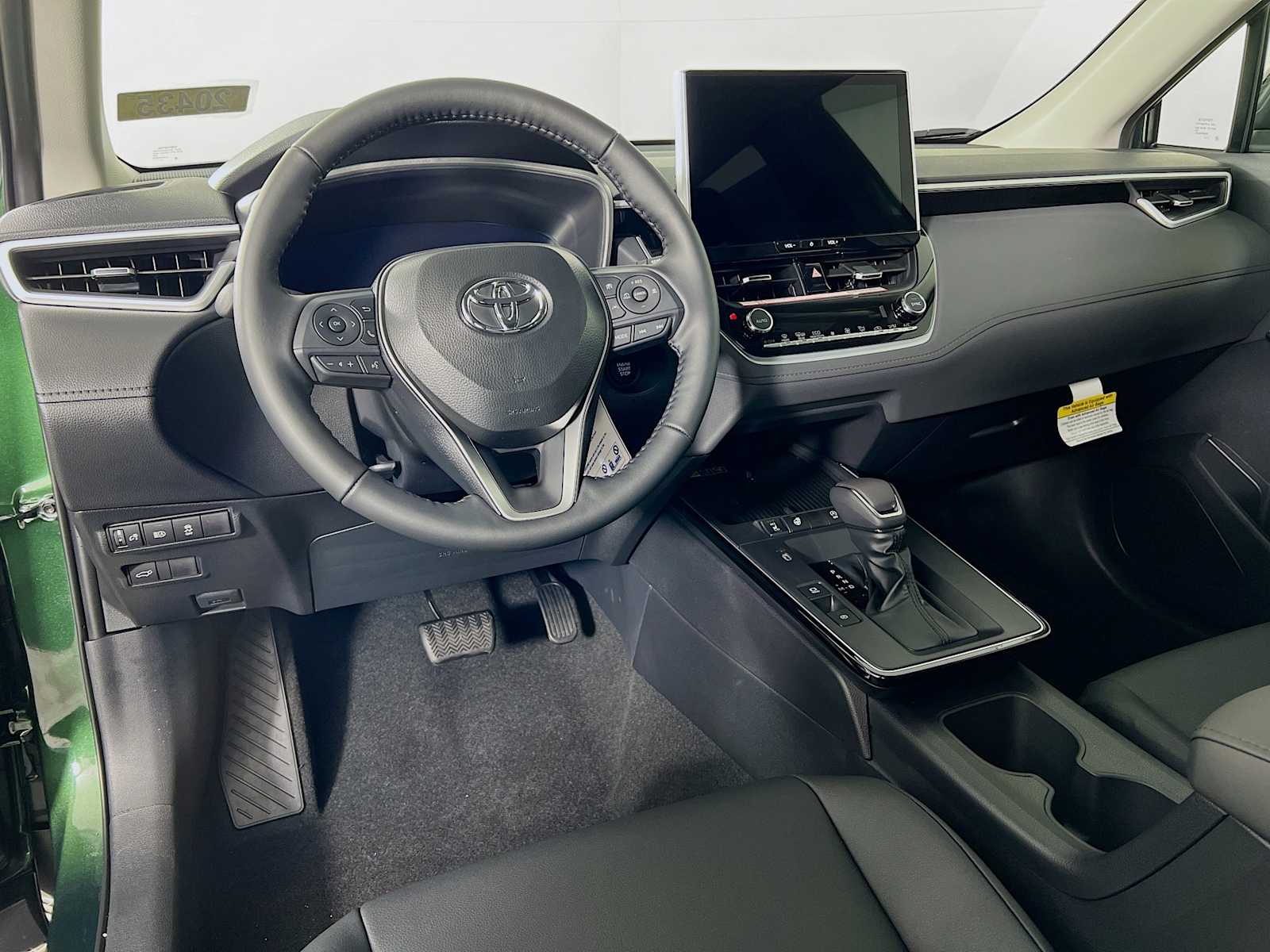 2026 Toyota Corolla Cross XLE - Photo 6