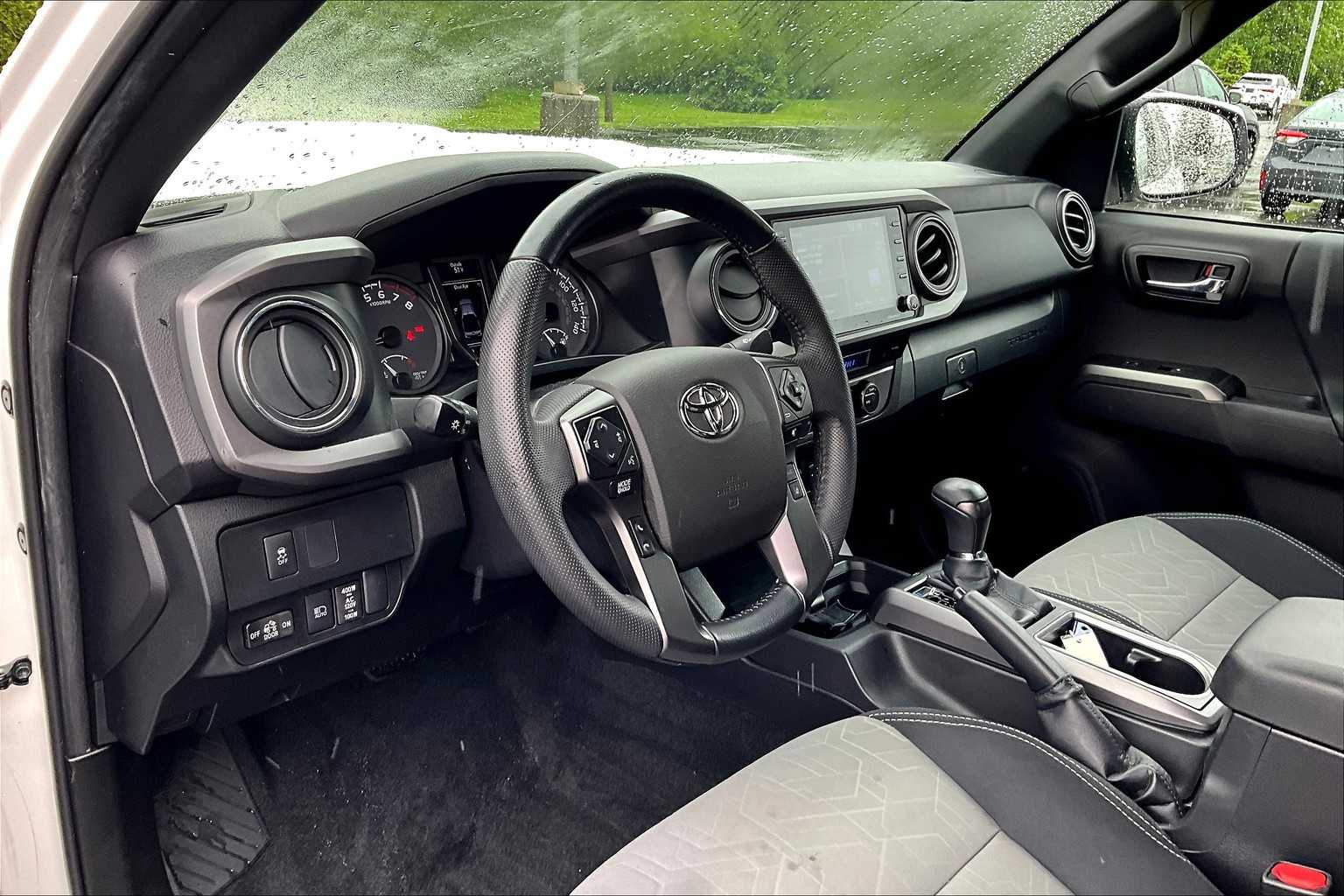 2022 Toyota Tacoma TRD Sport - Photo 8