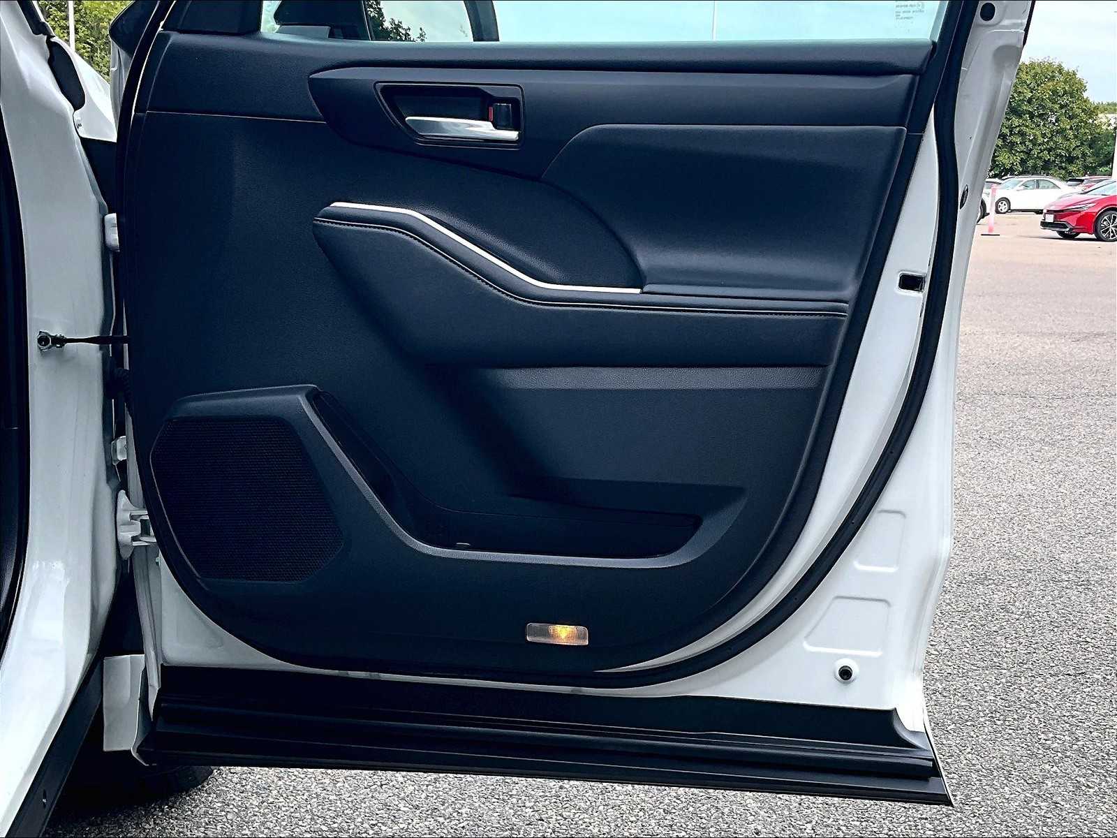 2022 Toyota Highlander XLE - Photo 12