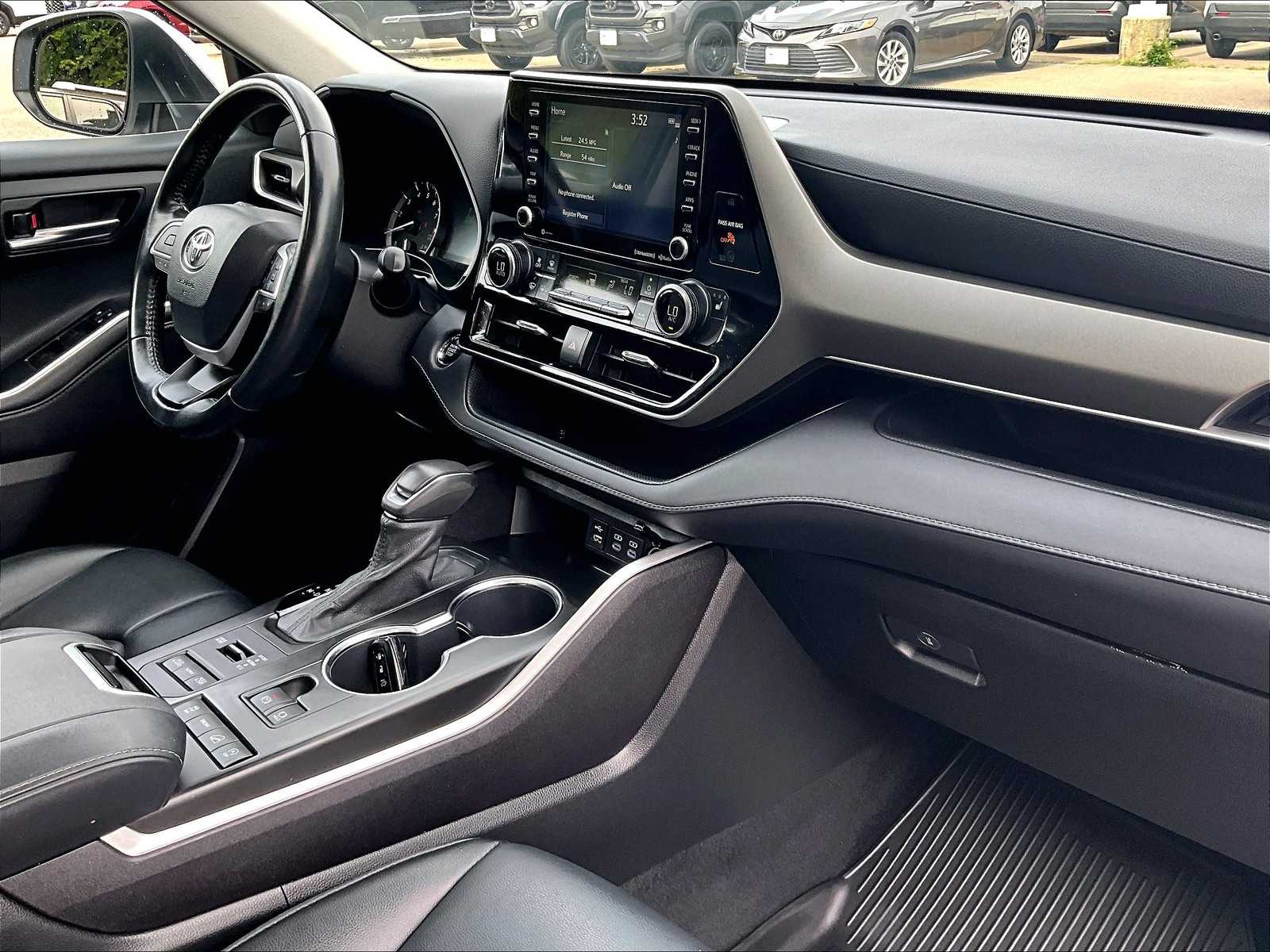 2022 Toyota Highlander XLE - Photo 14
