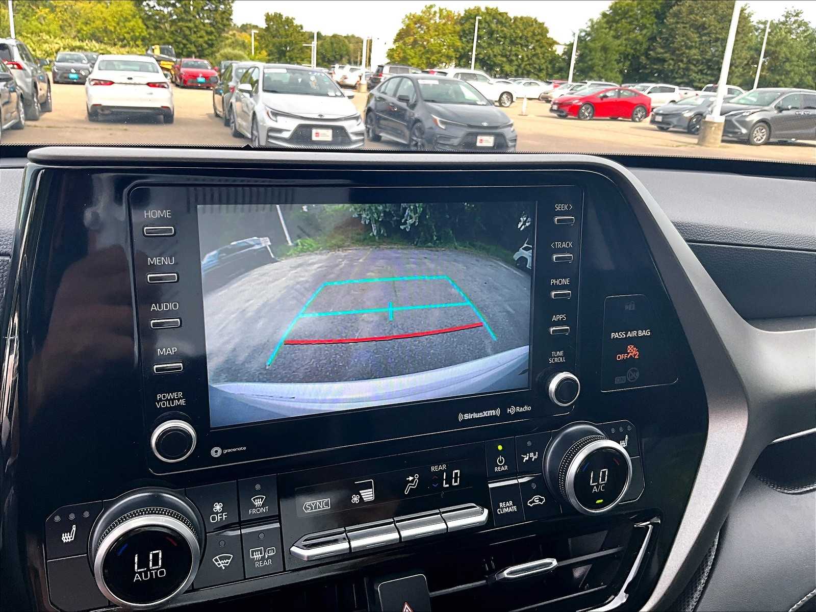 2022 Toyota Highlander XLE - Photo 20