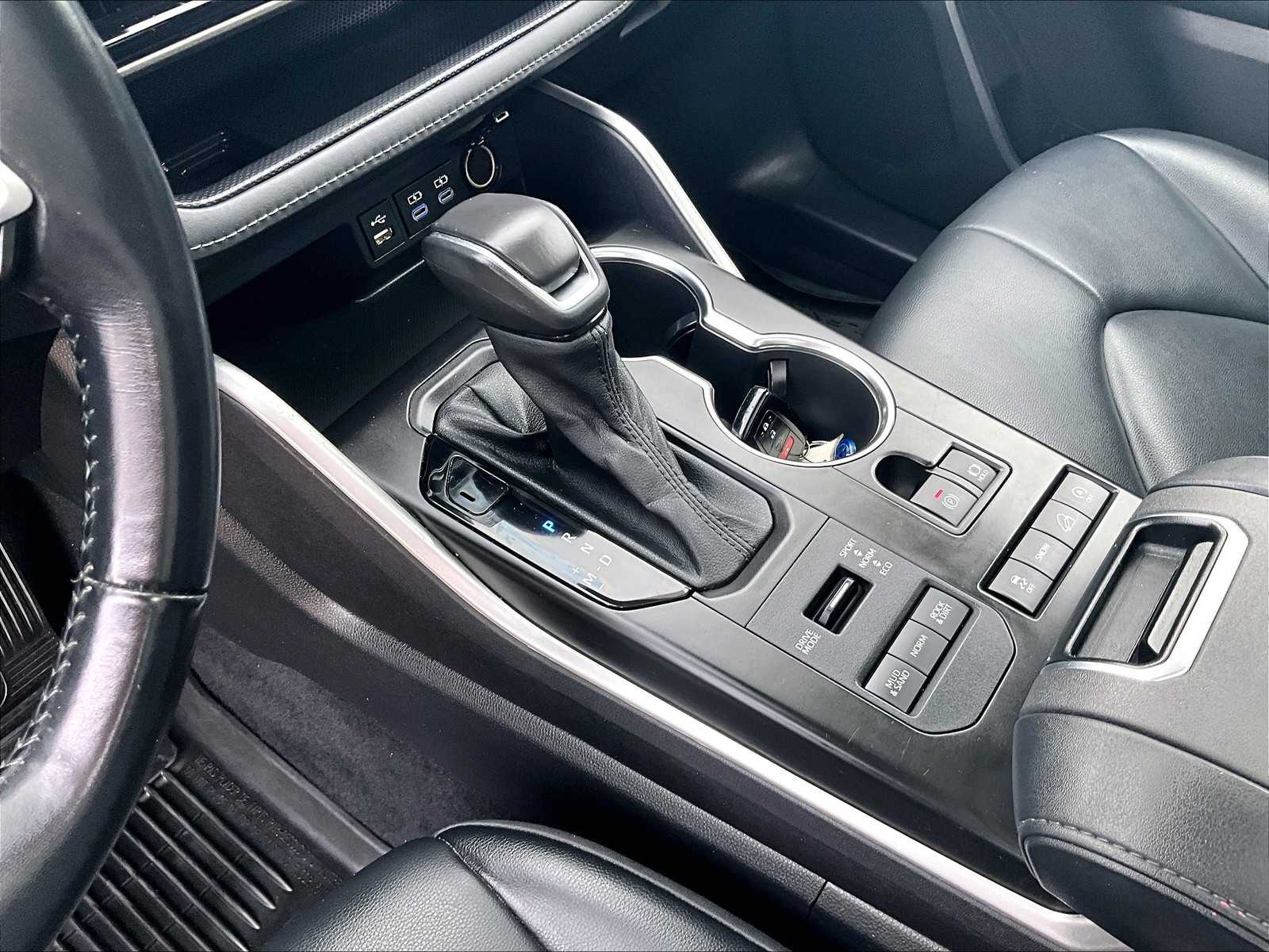 2022 Toyota Highlander XLE - Photo 21