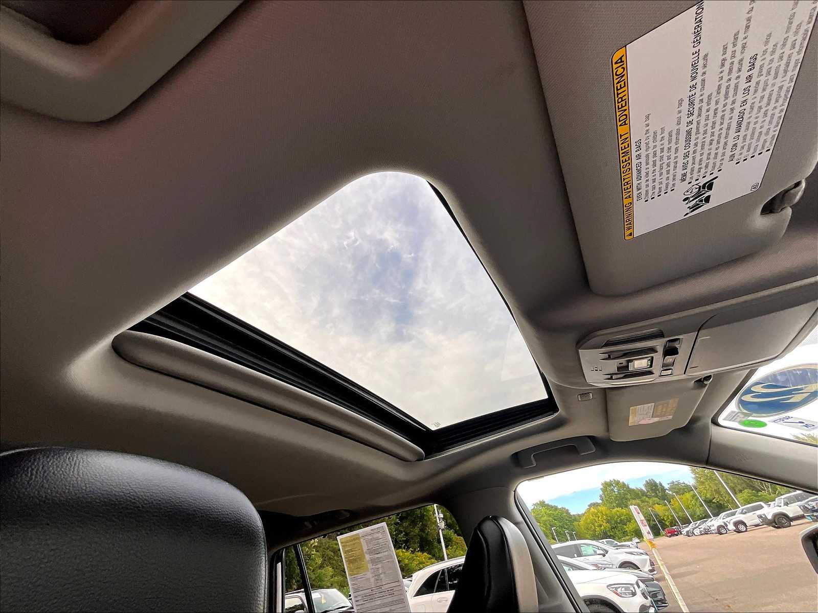 2022 Toyota Highlander XLE - Photo 23