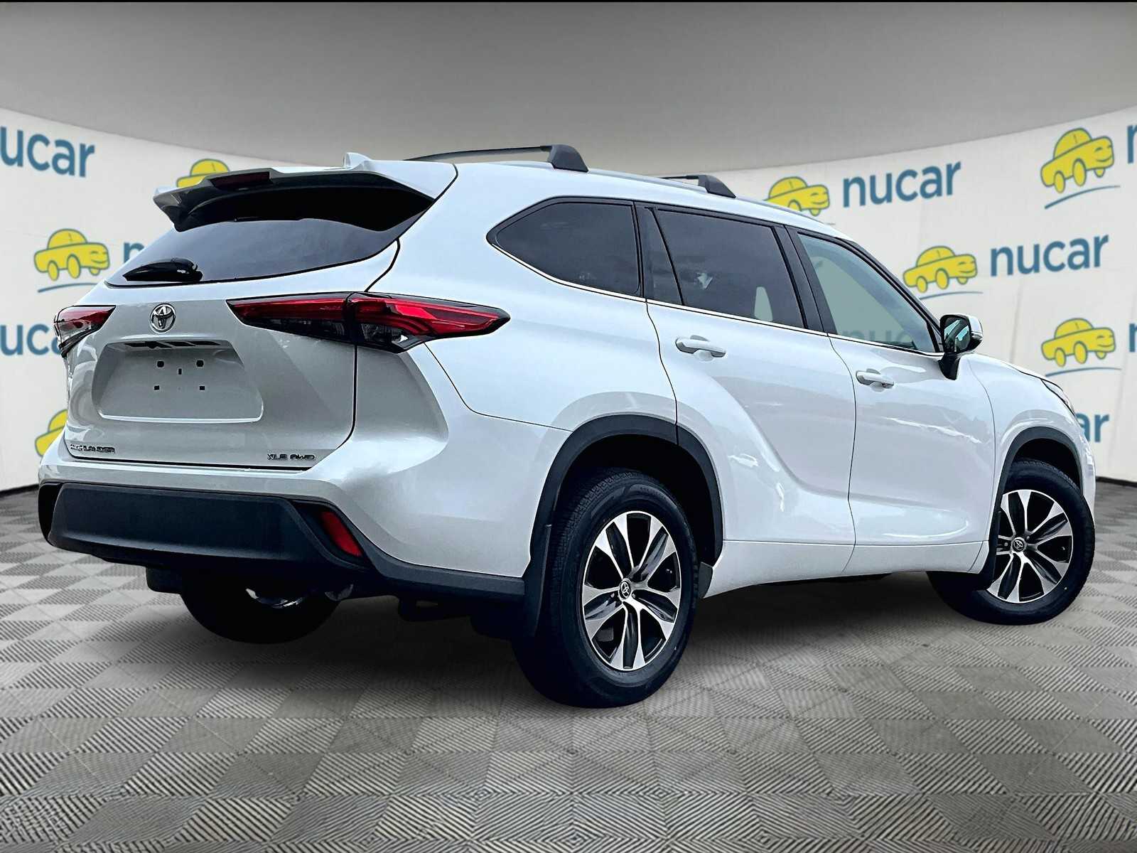 2022 Toyota Highlander XLE - Photo 6