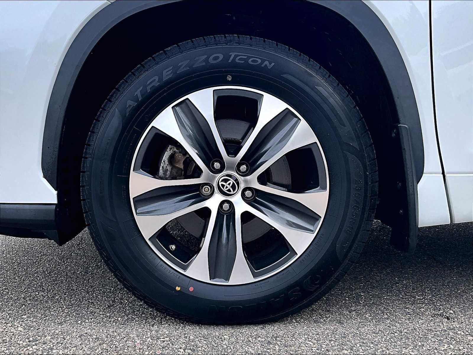 2022 Toyota Highlander XLE - Photo 7