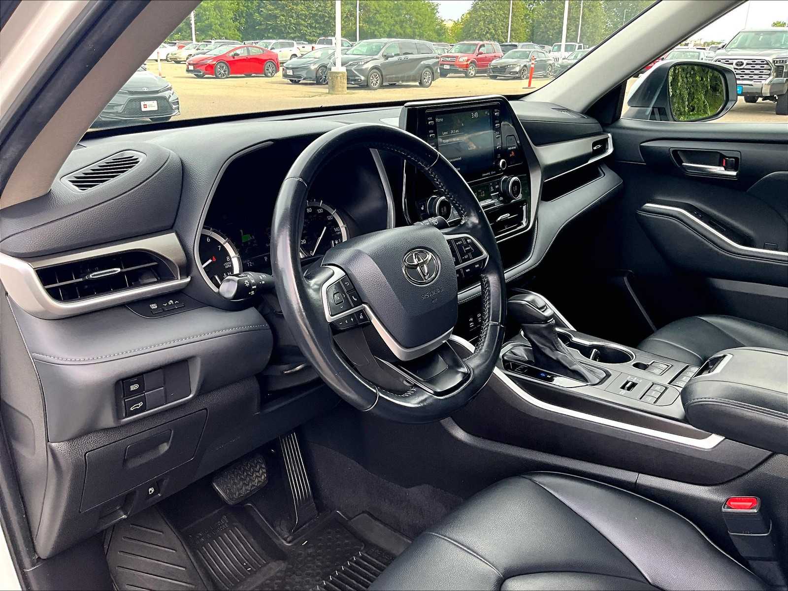 2022 Toyota Highlander XLE - Photo 8