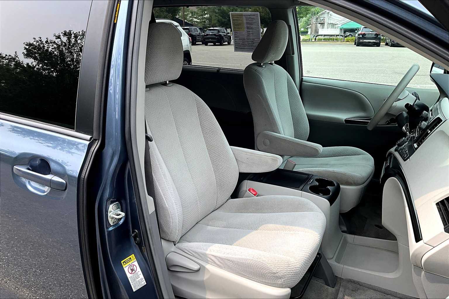 2013 Toyota Sienna LE - Photo 11