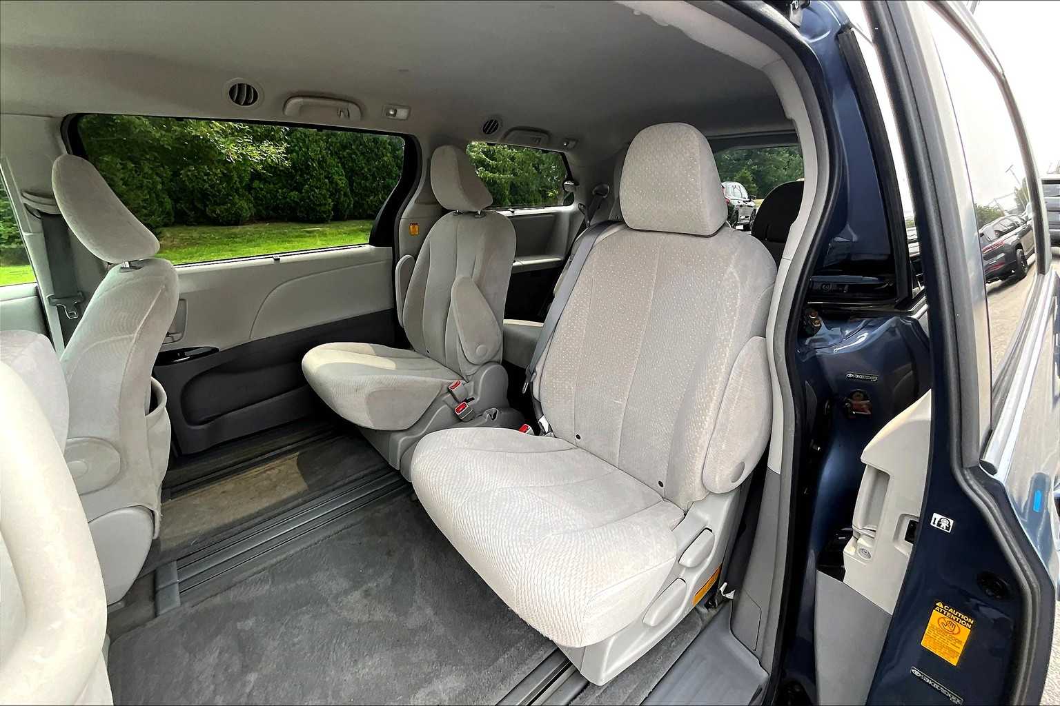 2013 Toyota Sienna LE - Photo 15