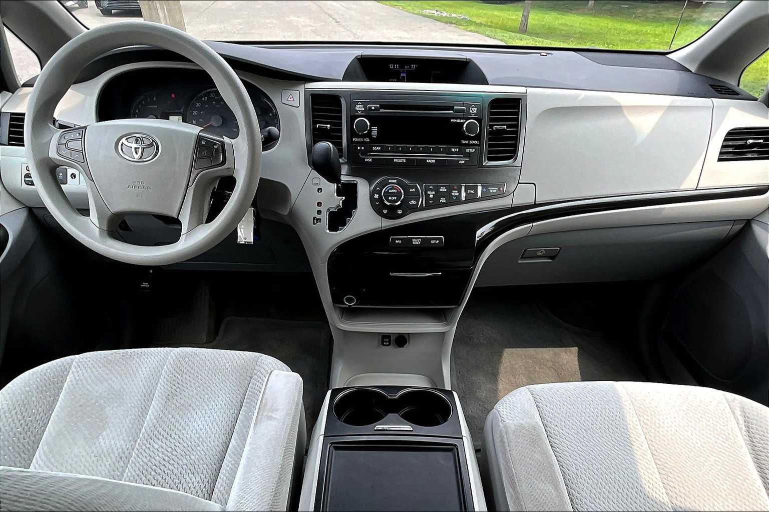 2013 Toyota Sienna LE - Photo 22